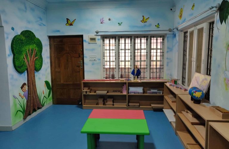 Cambridge Montessori Pre School and Day Care kaggadasapura creates a happy & healthy environment for children to learn, explore & grow in a warm & caring atmosphere & develop to the full potential with confidence in company of teachers. Our Preschool is nearby Mahadevpura, CV Raman nagar, Vignan nagar and Malleshpalya.